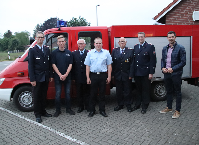 Heinz Brand für 60-jährige Mitgliedschaft in der Feuerwehr geehrt